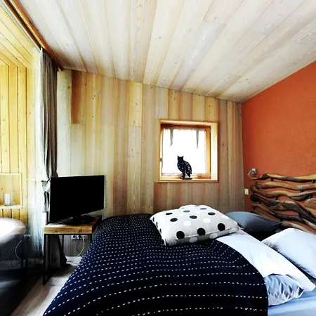Enchanting Tree House Overlooking Savinja River Near Ljubljana, Slovenia 펜션 *